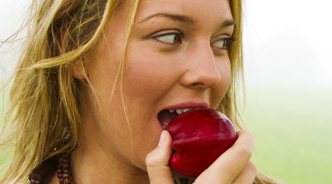 woman-biting-apple-header